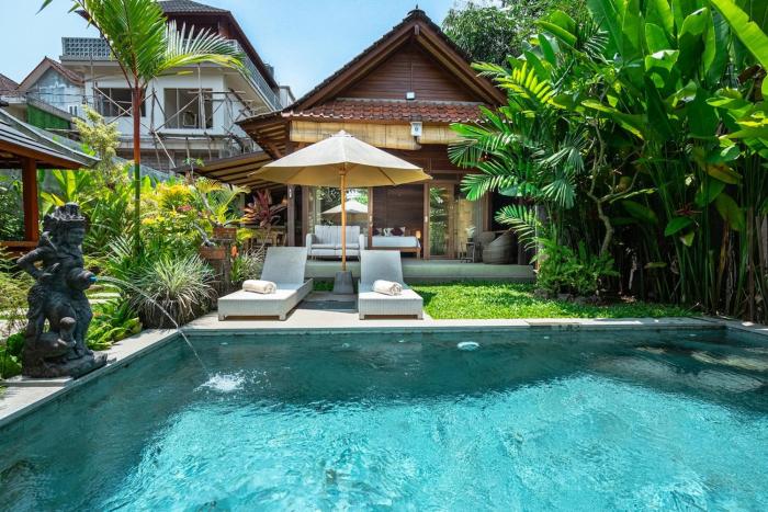 Warm Wooden Tropical Villa with Pool