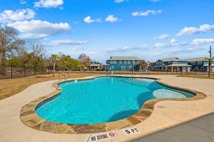 Historic Gruene Condo Near River, BBQ & Live Music
