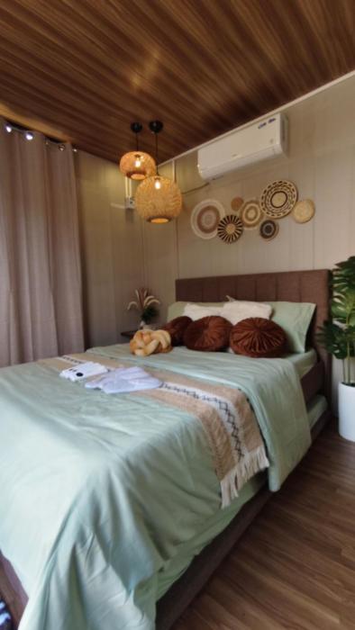 The Cozy Rosy Cabin - Alfonso Tagaytay