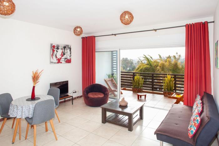 Jardin dIvandry avec piscine et vue