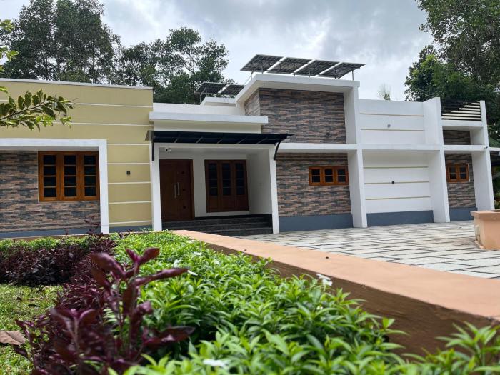Well furnished house at Arakkunnam