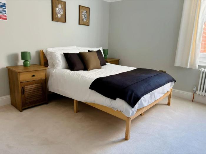 Queens Retreat, Luxury 3 Bed, Sleeps 6, Parking x2