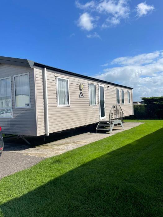 8 berth caravan Spinney Way Unity Beach Brean Somerset no pets