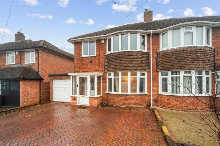 Spacious 4-Bed House, & Prime Location Solihull