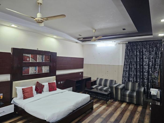 Bharat G House -- Near Anand Vihar Railway Station