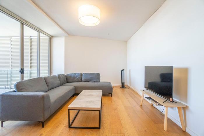 Spacious 3BR Haven 2 Min to Station & market