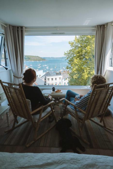 Stunning High Street Townhouse With Sea Views & Parking at Tide View Townhouse