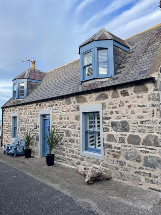 Sea Crest - Wake up to the Waves!