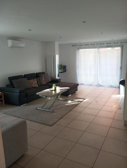 Studio dans une résidence sécurisée et calme avec place de parking