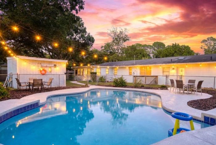 Summer Spot! Charming Pool Getaway 3 miles drive to Beach