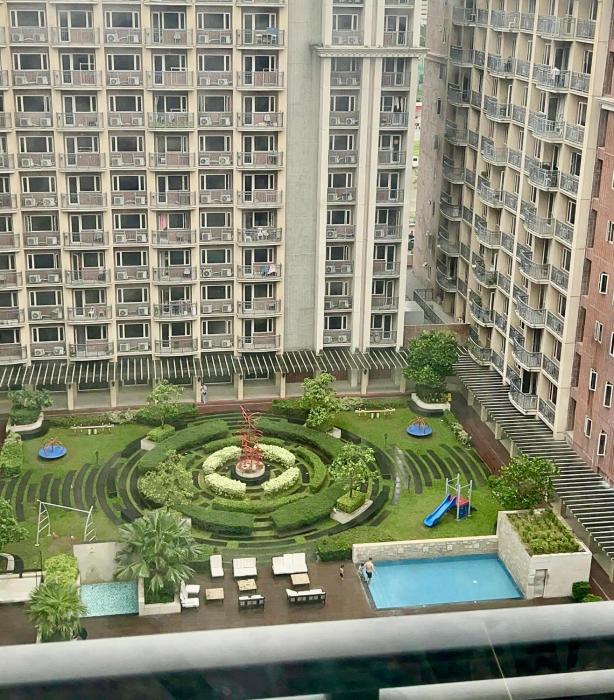 Condo Monarch Parksuites