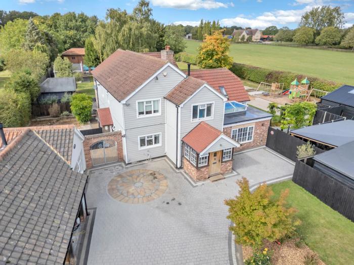 Luxury Spa Mansion With Heated Pool and Spa Facilities