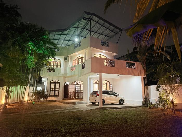 Rishi Lanka Villa Colombo, Stay near the Airport with hot water, AC, & free Wi-Fi
