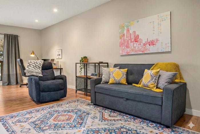 Entire Home - 2 Separate Units