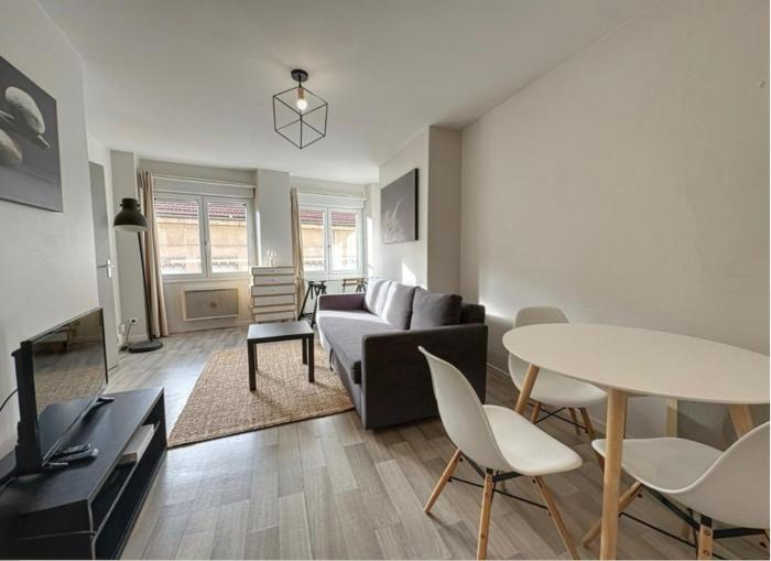 Appartement 4 pers - WiFi & bureau - Centre-ville Saint-Étienne