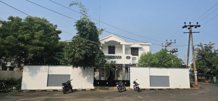 Smith Pool Villa