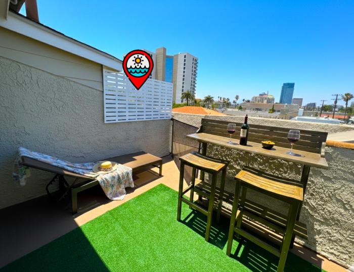 Walk 2min to BEACH! Boho 3-Bedroom BEACH Pad with AC, Patio, Laundry & Mid Size Parking