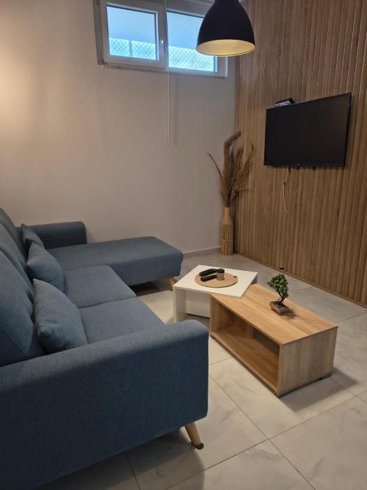 Modern Semi-ground Studio near Beach
