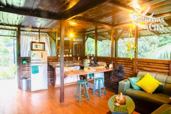 The Monkey Cabin, Walk to the beach!