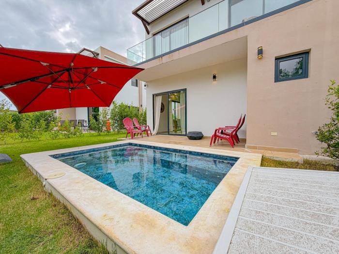 Private Pool Villa in Vistacana Close to Airport