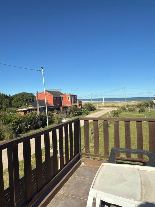 Complejo de departamentos con vista al mar