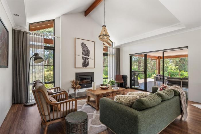 Wattle Place - Bush Retreat Near Town & Coast
