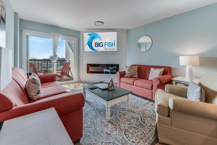 Recently Renovated, Oceanfront, Great Views,Pools