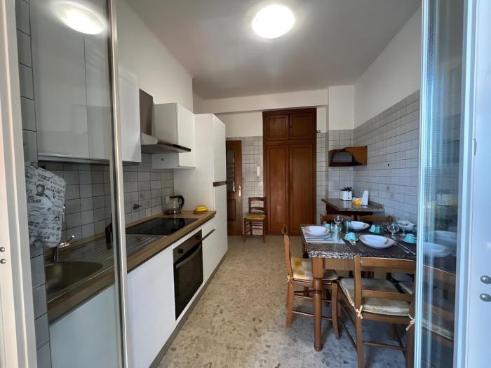Sunny 2BR near Vatican , AC , Bus 98 Direct centre Roma