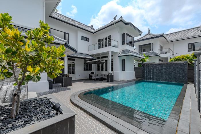 Thong Lo Modern Pool Villa In Center Of Bangkok