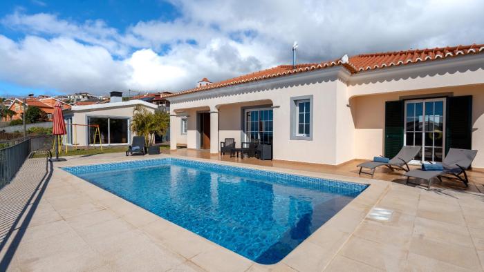 Casa Del Sol by LovelyStay