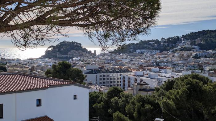 Piso reformado en Tossa con terraza y AA