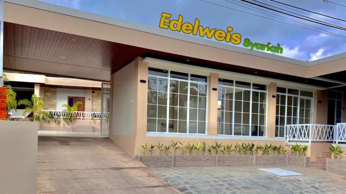 Edelweis Syariah Near Sultan Muhammad Kaharuddin Airport