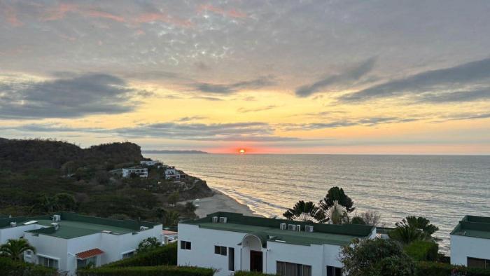 Oceanfront Apartment 2BR 2BA at Jama Campay includes Resort Access