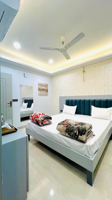1 BR Cozy Stay near Old City with Restaurant