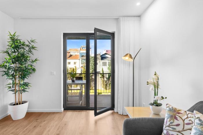 Bright Apartment with Balcony & Parking | Bonfim