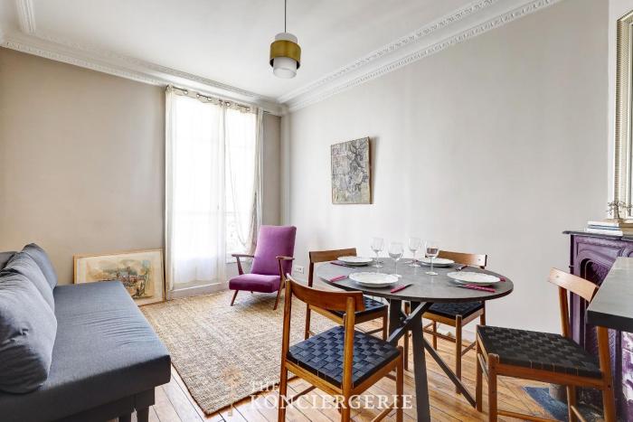 Refined & Cozy Stay in Paris