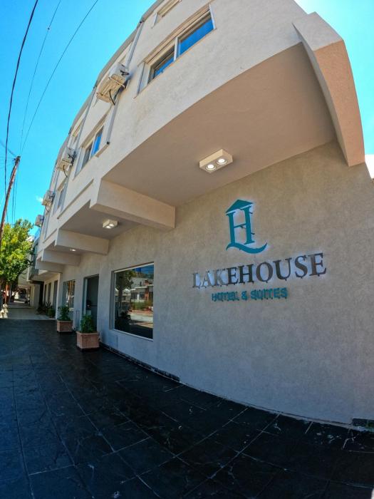 LakeHouse Hotel & Suites