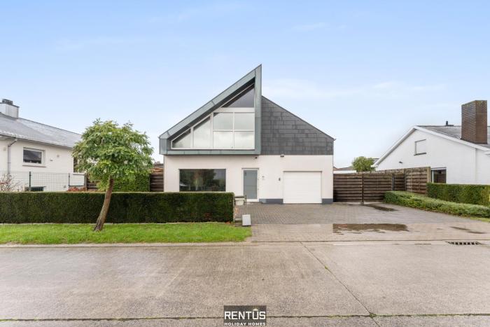 Fevery Village - spacious holiday home for 12 guests with enclosed garden