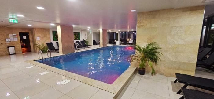 Azizi Beach Pool & Spa Resort Apartment Piscina Incalzita