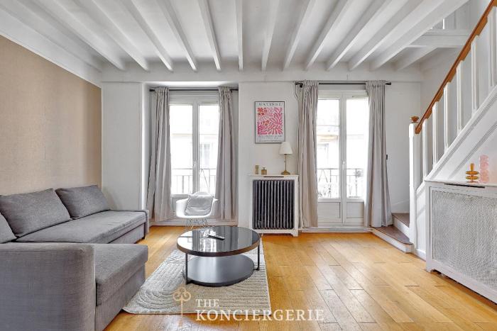 Duplex dexception avec terrasse face a la Tour Eiffel