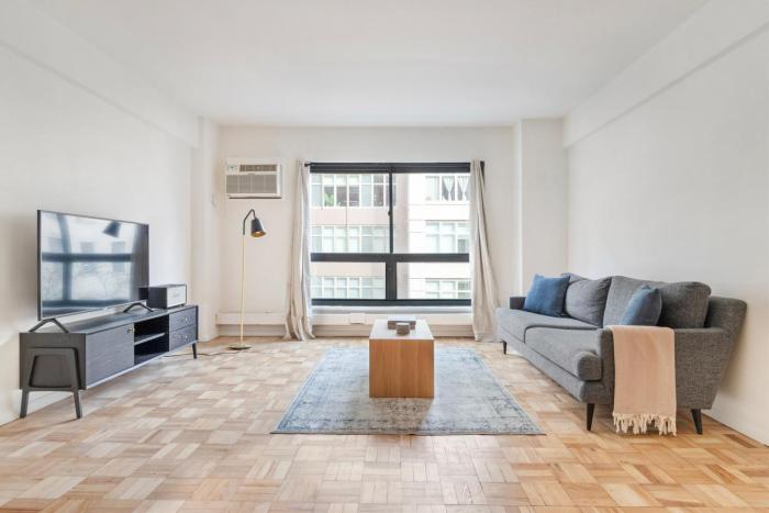 Blueground Midtown East fitness center nr UN NYC-2200