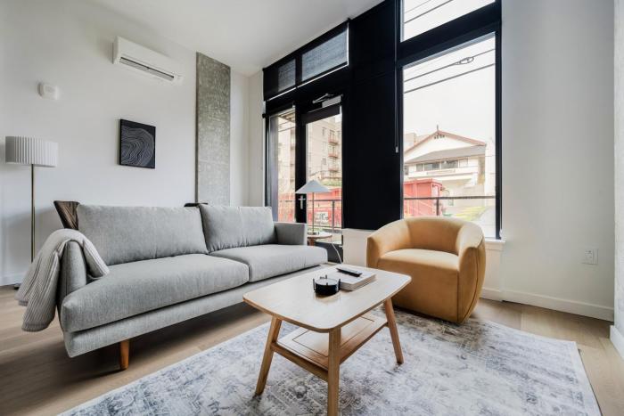 Blueground Adams rooftop nr Green Lake SEA-980