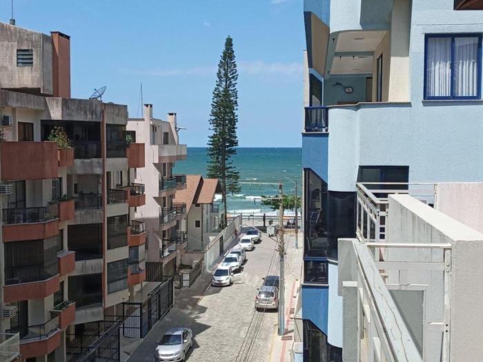 Apartamento Em Itapema Quadra Mar Com 3 Quartos Para Locação De Temporada