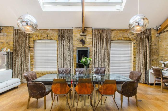 High-Ceiling Apartment in Iconic 1932 Art Deco Factory Conversion, London Bridge