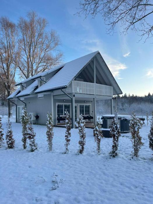 Namelis ant ežero kranto "Giliaus Elingas"