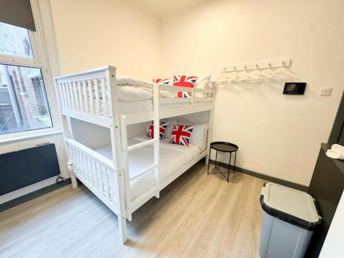 Only a 2-minute walk to Golders Green Station