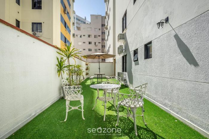 Apto 2 qts 350m da praia no centro BC EAN0104