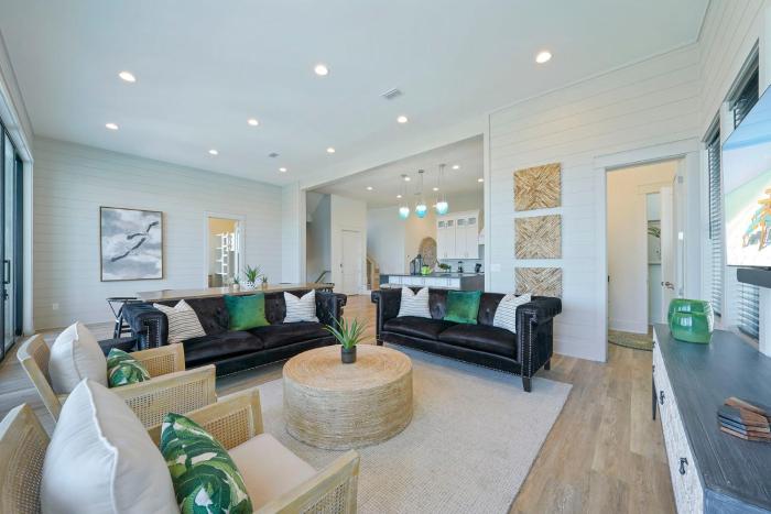 Scarletts Beach Heaven - Luxury Beach House with Rooftop Views and Pool