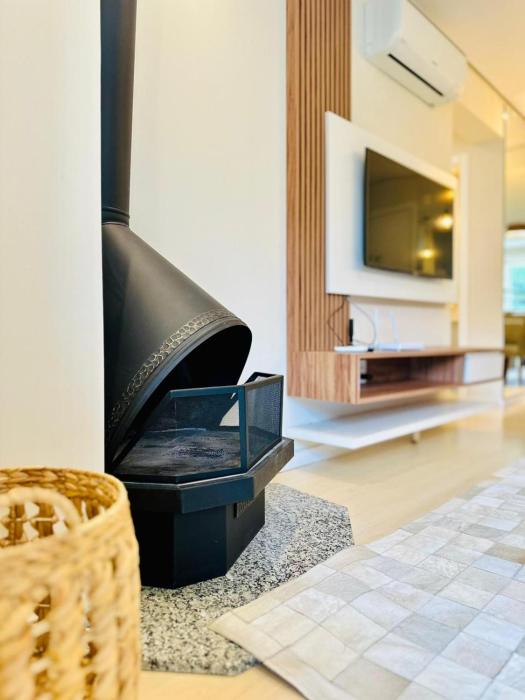 Apê com Lareira a 260m da Catedral de Pedra