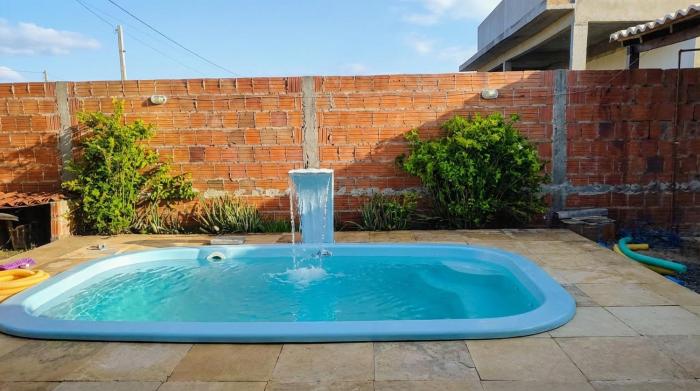 Casa com piscina 270m da praia